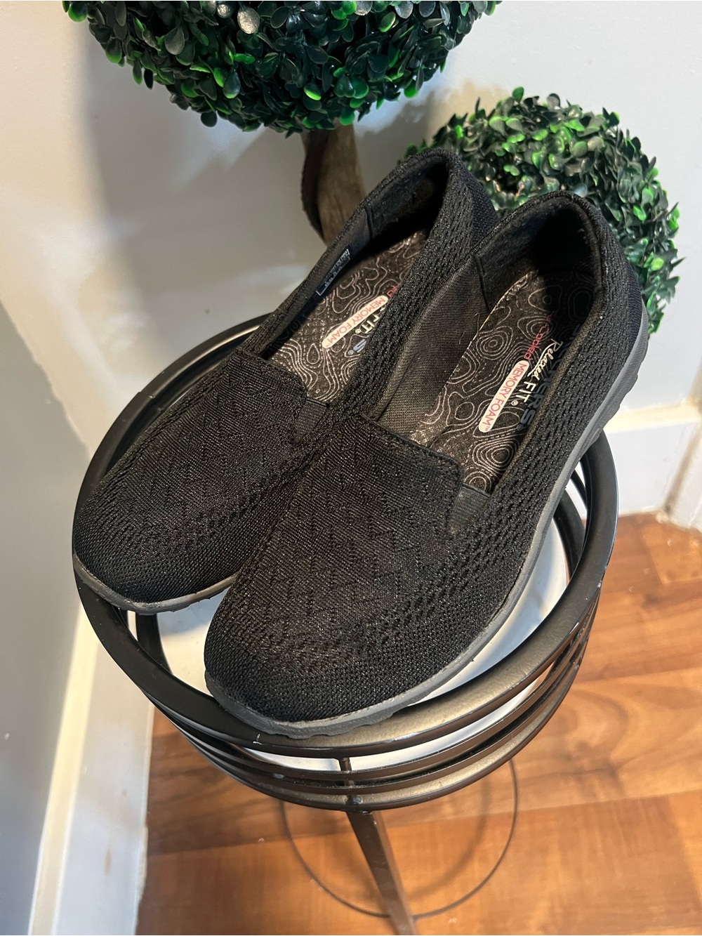 Skechers Relaxed Fit Womens Slip On Shoes Black Memory Foam Walking Size 7M